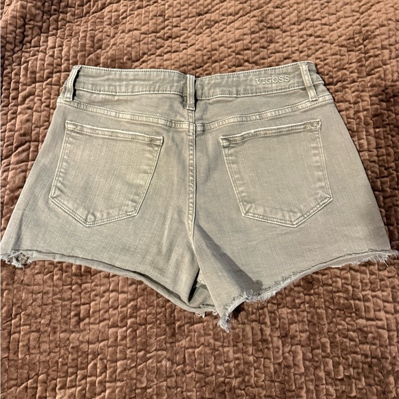 Vigoss Women’s High-Rise Raw-Hem Utility Shorts army green - Picture 2 of 4